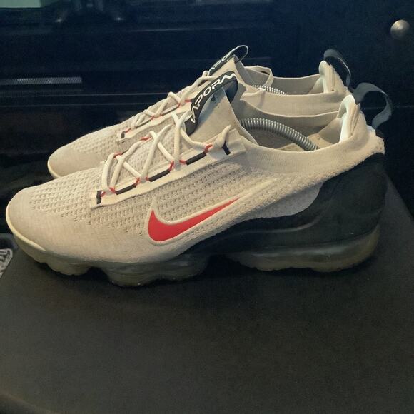 Nike Air Vapormax 2021 Flyknit Light Bone Grey Red Black Men's size 12 - Picture 3 of 7